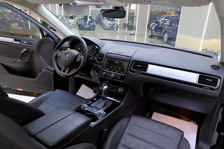 Used Volkswagen Touareg 2017 3.0 TSI Touareg Edition Interior 4