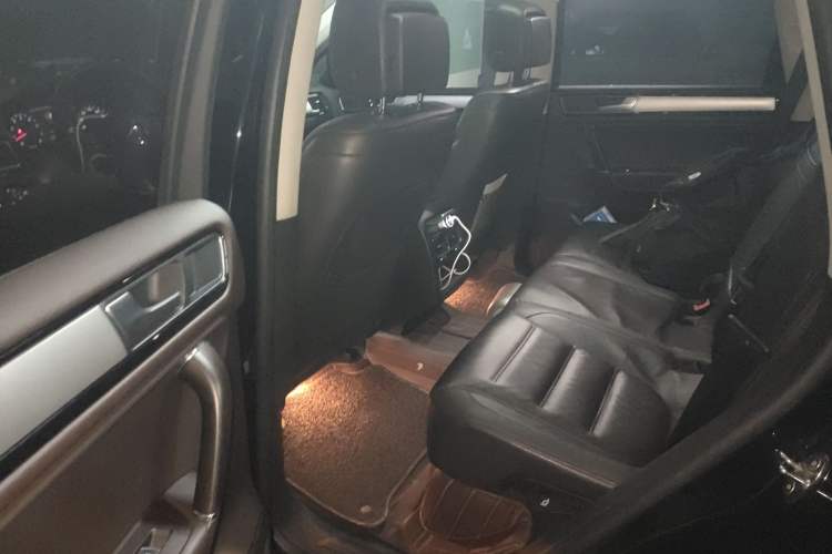 Used Volkswagen Touareg 2017 3.0 TSI Touareg Model Interior 4
