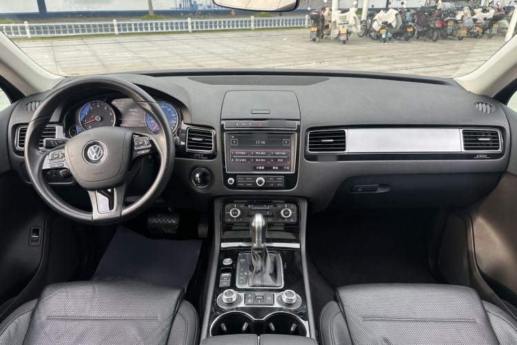 Used Volkswagen Touareg 2017 3.0 TSI Touareg Edition Interior 4