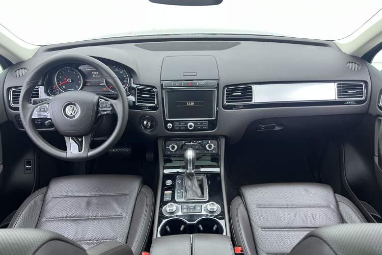 Used Volkswagen Touareg 2017 3.0 TSI Touareg Edition Interior 4