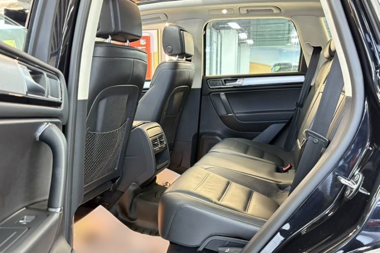 Used Volkswagen Touareg 2017 3.0 TSI Touareg Model Interior 4