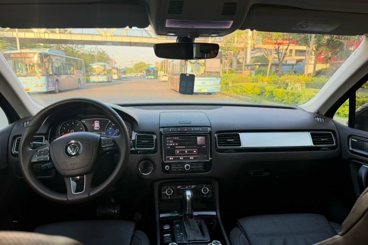 Used Volkswagen Touareg 2017 3.0 TSI Touareg Edition Interior 4