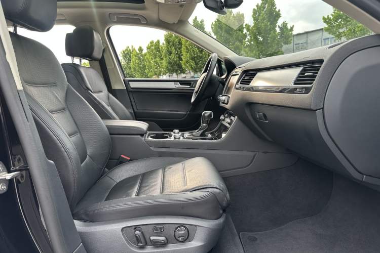 Used Volkswagen Touareg 2017 3.0 TSI Touareg Edition Interior 5
