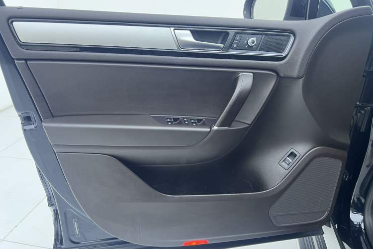 Used Volkswagen Touareg 2017 3.0 TSI Touareg Edition Interior 6