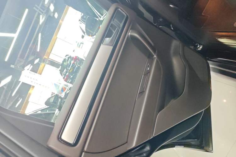 Used Volkswagen Touareg 2017 3.0 TSI Touareg Model Interior 8