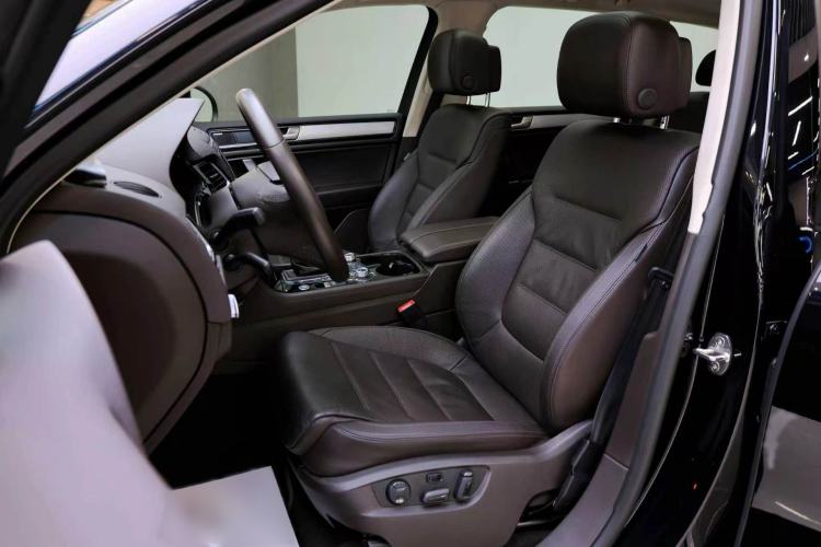 Used Volkswagen Touareg 2017 3.0 TSI Touareg Edition Interior 9