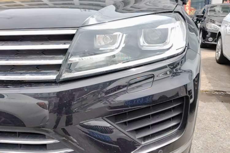 Used Volkswagen Touareg 2017 3.0 TSI Touareg Model Left Front Headlight