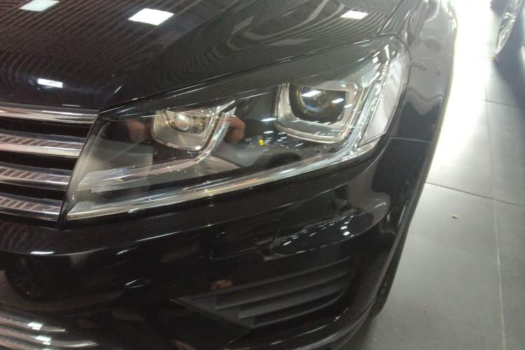 Used Volkswagen Touareg 2017 3.0 TSI Touareg Model Left Front Headlight