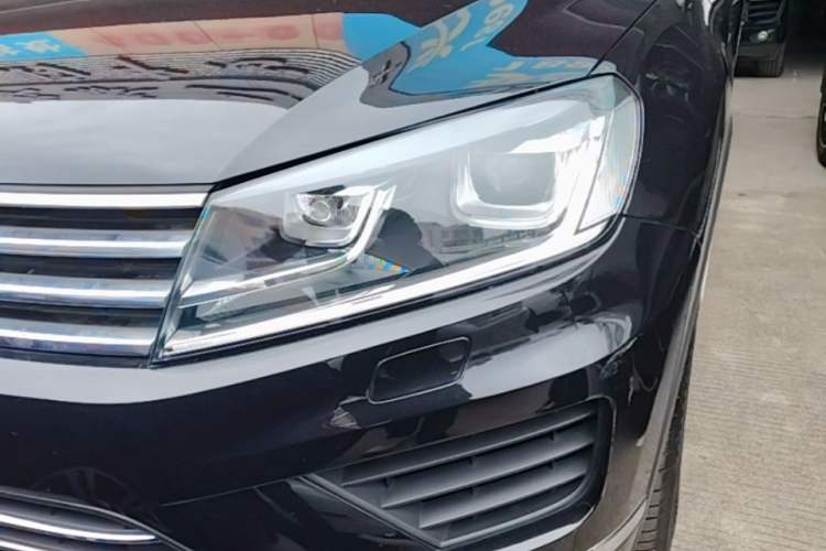 Used Volkswagen Touareg 2017 3.0 TSI Touareg Edition Left Front Headlight