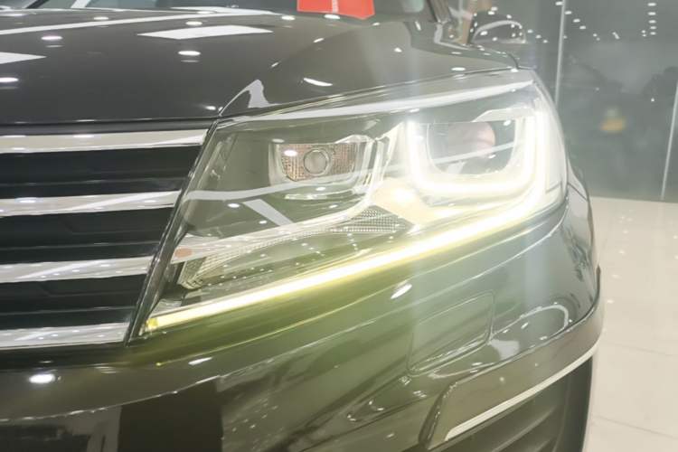 Used Volkswagen Touareg 2017 3.0 TSI Touareg Model Left Front Headlight