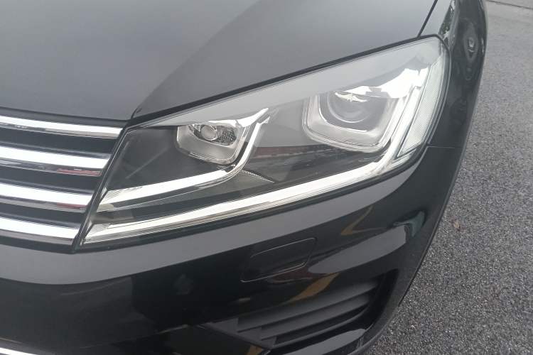 Used Volkswagen Touareg 2017 3.0 TSI Touareg Edition Left Front Headlight