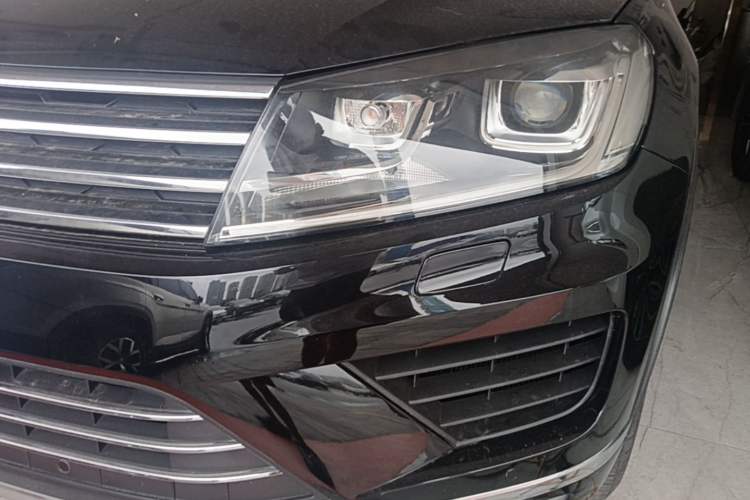 Used Volkswagen Touareg 2017 3.0 TSI Touareg Model Left Front Headlight