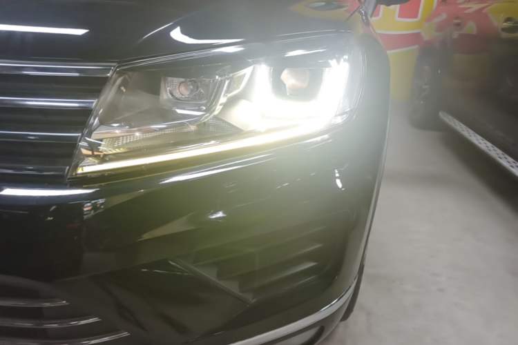 Used Volkswagen Touareg 2017 3.0 TSI Start Edition Left Front Headlight