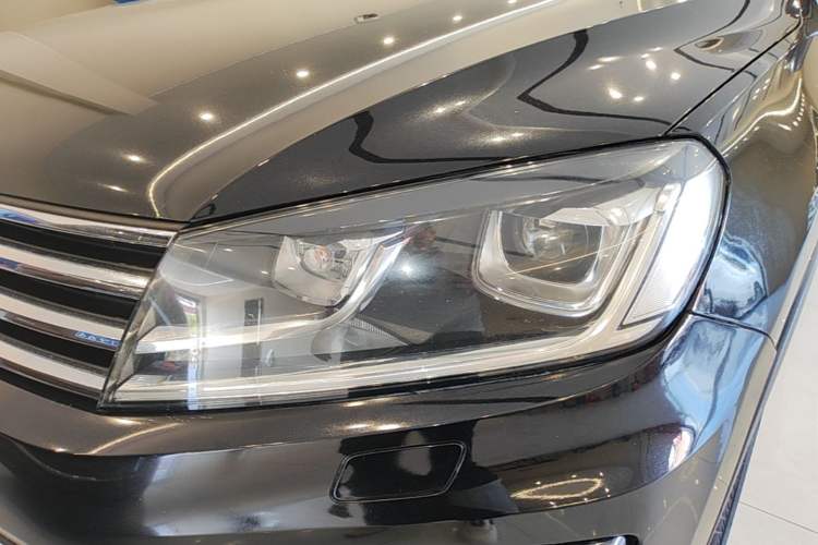 Used Volkswagen Touareg 2017 3.0 TSI Touareg Edition Left Front Headlight