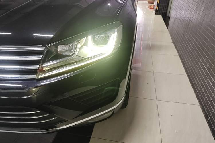 Used Volkswagen Touareg 2017 3.0 TSI Touareg Model Left Front Headlight