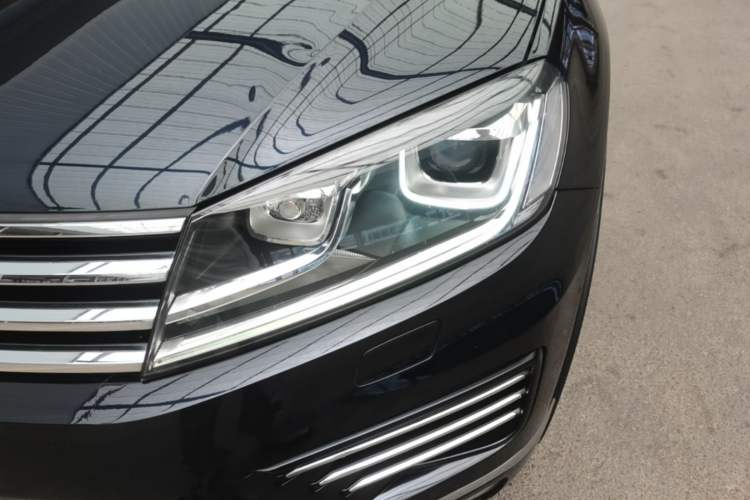 Used Volkswagen Touareg 2017 3.0 TSI Touareg Edition Left Front Headlight