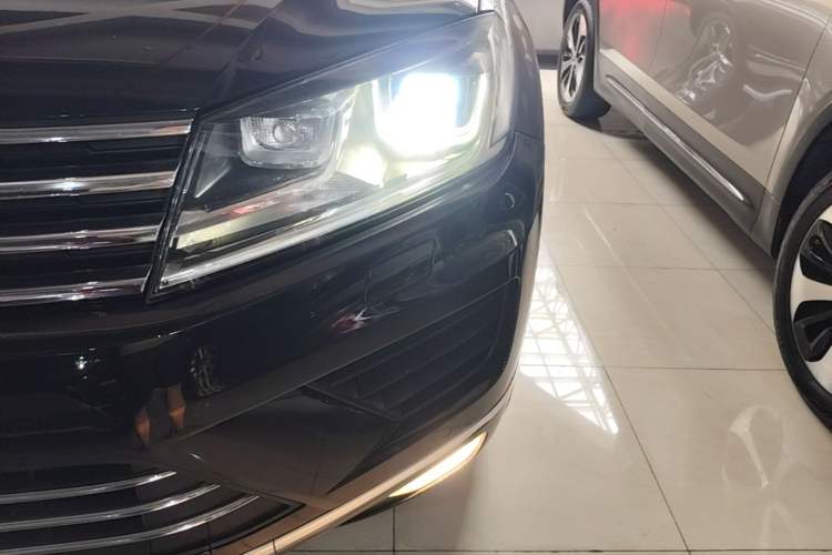 Used Volkswagen Touareg 2017 3.0 TSI Start Edition Left Front Headlight
