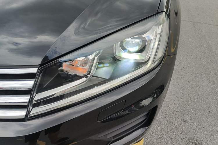 Used Volkswagen Touareg 2017 3.0 TSI Touareg Edition Left Front Headlight