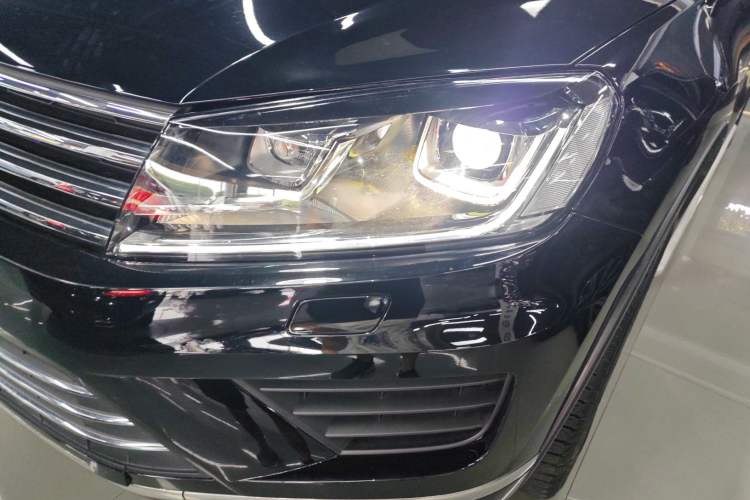 Used Volkswagen Touareg 2017 3.0 TSI Touareg Model Left Front Headlight