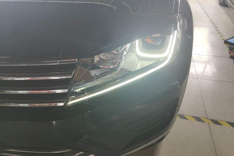 Used Volkswagen Touareg 2017 3.0 TSI Touareg Edition Left Front Headlight