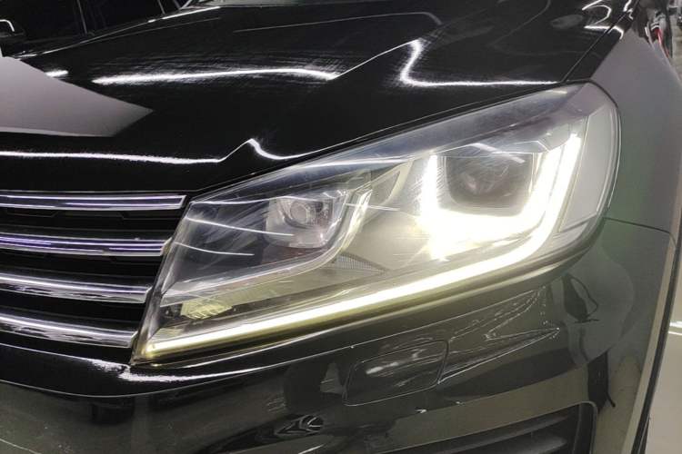 Used Volkswagen Touareg 2017 3.0 TSI Touareg Edition Left Front Headlight