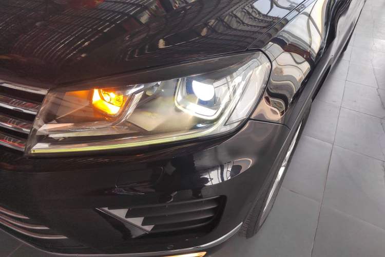 Used Volkswagen Touareg 2017 3.0 TSI Touareg Model Left Front Headlight