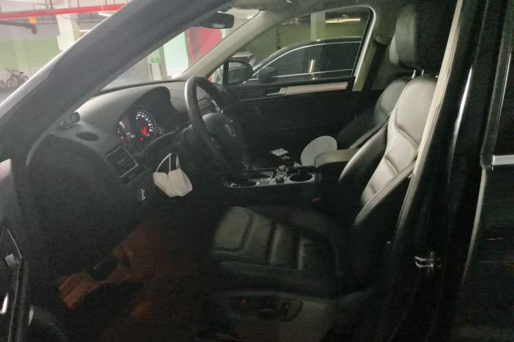 Used Volkswagen Touareg 2017 3.0 TSI Start Edition Left Front Seat