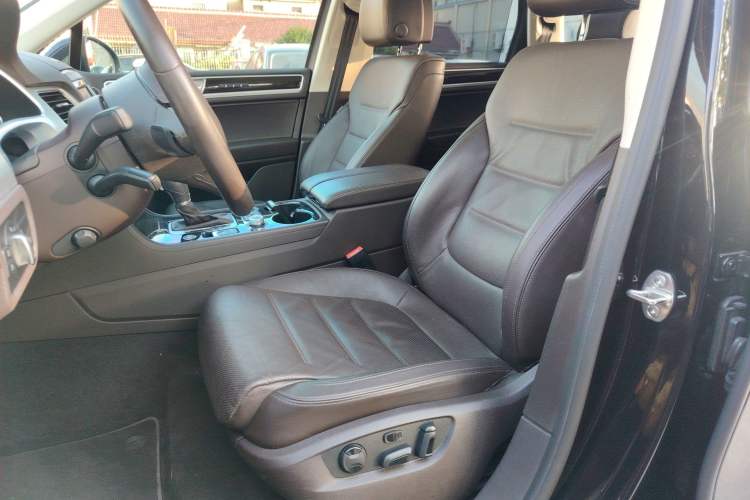 Used Volkswagen Touareg 2017 3.0 TSI Yuyue Model Left Front Seat