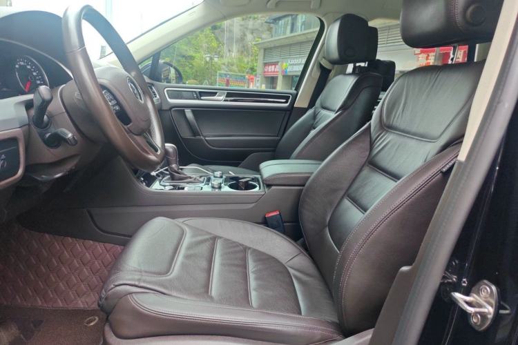Used Volkswagen Touareg  Left Front Seat