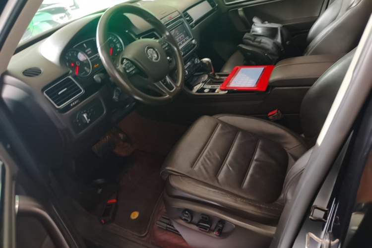 Used Volkswagen Touareg 2017 3.0 TSI Touareg Model Left Front Seat
