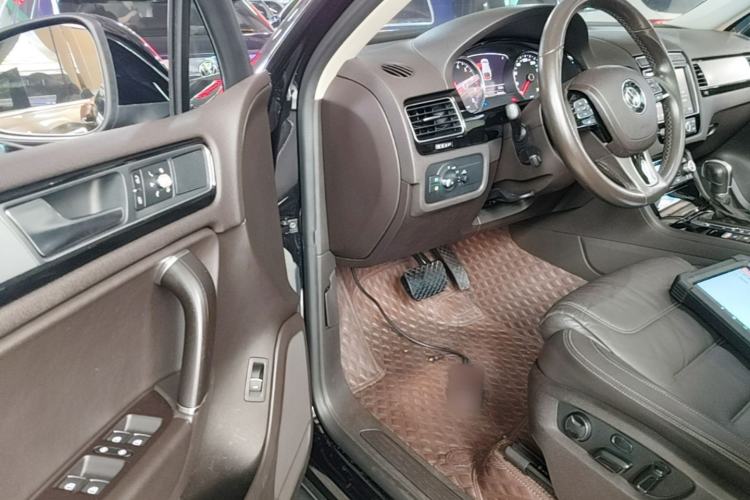 Used Volkswagen Touareg 2017 3.0 TSI Start Edition Left Front Seat