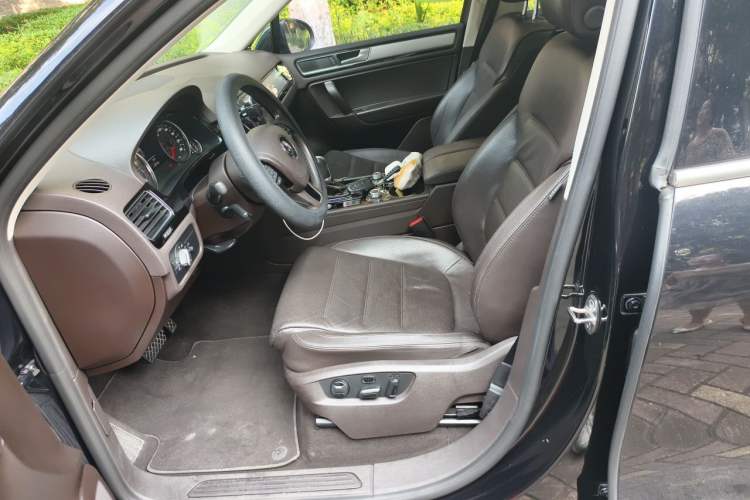 Used Volkswagen Touareg 2017 3.0 TSI Expedition Edition Left Front Seat