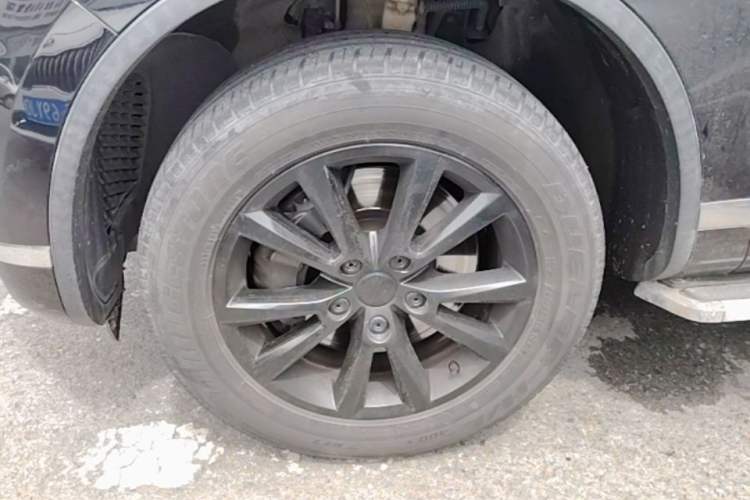 Used Volkswagen Touareg 2017 3.0 TSI Touareg Model Left Front Wheel Hub