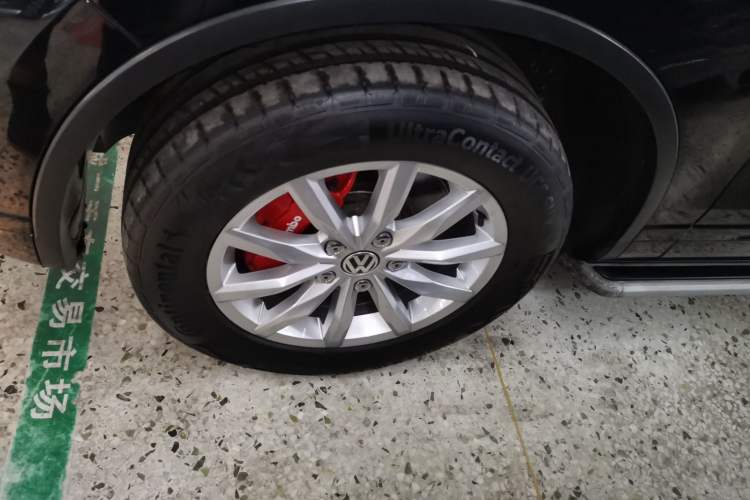 Used Volkswagen Touareg 2017 3.0 TSI Start Edition Left Front Wheel Hub