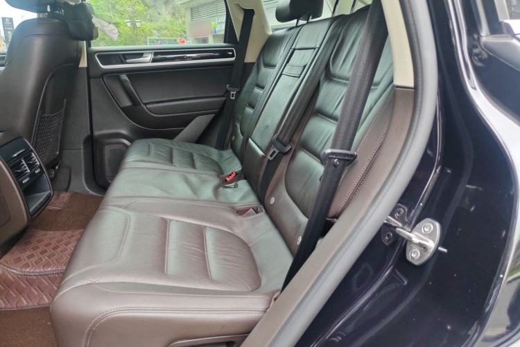 Used Volkswagen Touareg  Left Rear Seat