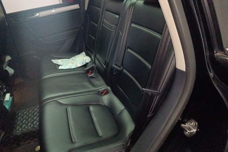 Used Volkswagen Touareg  Left Rear Seat