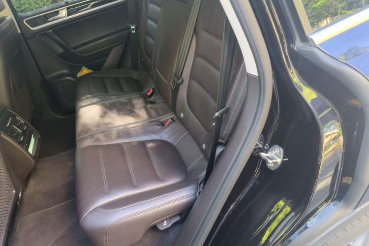 Used Volkswagen Touareg 2017 3.0 TSI Yuyue Model Left Rear Seat
