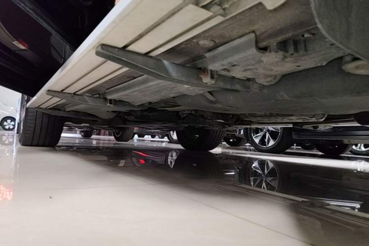 Used Volkswagen Touareg 2017 3.0 TSI Start Edition Left Side Sill