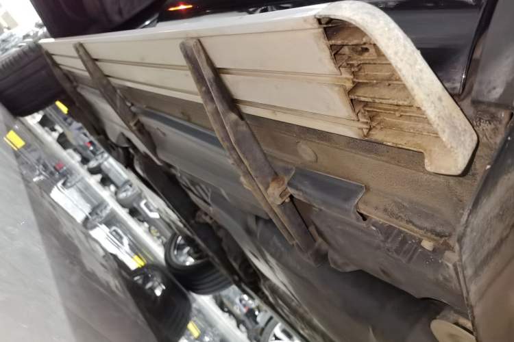 Used Volkswagen Touareg 2017 3.0 TSI Touareg Model Left Side Sill