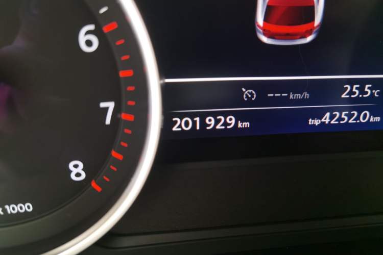 Used Volkswagen Touareg 2017 3.0 TSI Touareg Model Odometer Close Up
