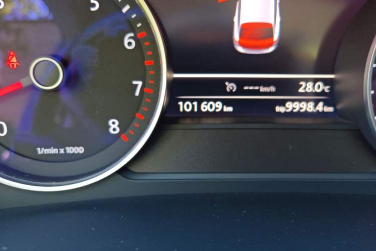 Used Volkswagen Touareg 2017 3.0 TSI Start Edition Odometer Close Up