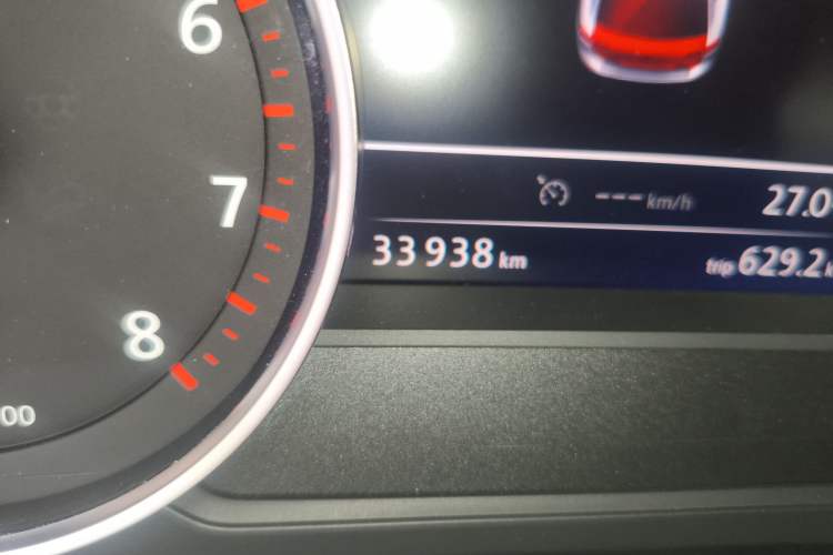 Used Volkswagen Touareg 2017 3.0 TSI Touareg Edition Odometer Close Up