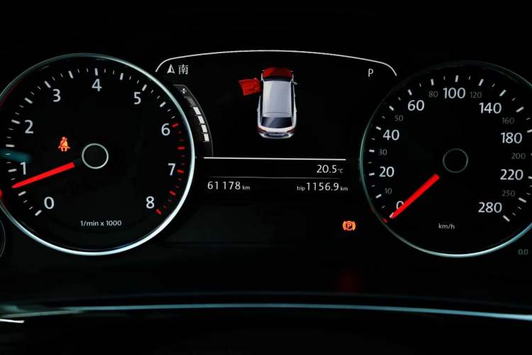 Used Volkswagen Touareg 2017 3.0 TSI Touareg Edition Odometer Close Up