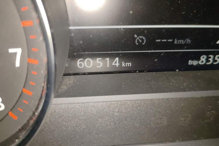 Used Volkswagen Touareg 2017 3.0 TSI Yuyue Model Odometer Close Up