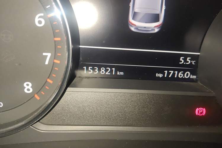 Used Volkswagen Touareg 2017 3.0 TSI Touareg Model Odometer Close Up