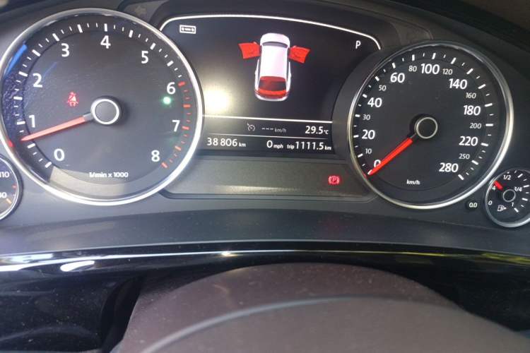Used Volkswagen Touareg 2017 3.0 TSI Touareg Edition Odometer Close Up
