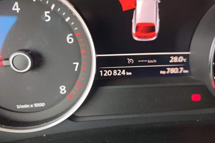 Used Volkswagen Touareg 2017 3.0 TSI Touareg Model Odometer Close Up