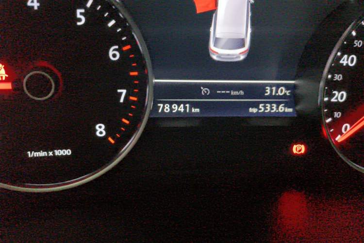 Used Volkswagen Touareg 2017 3.0 TSI Start Edition Odometer Close Up