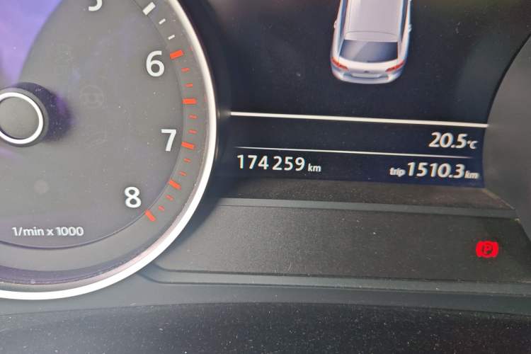 Used Volkswagen Touareg 2017 3.0 TSI Yuyue Model Odometer Close Up
