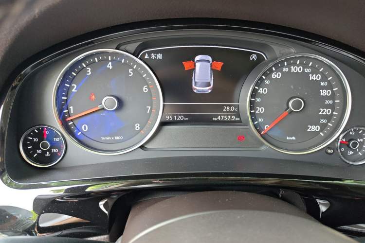 Used Volkswagen Touareg 2017 3.0 TSI Touareg Edition Odometer Close Up